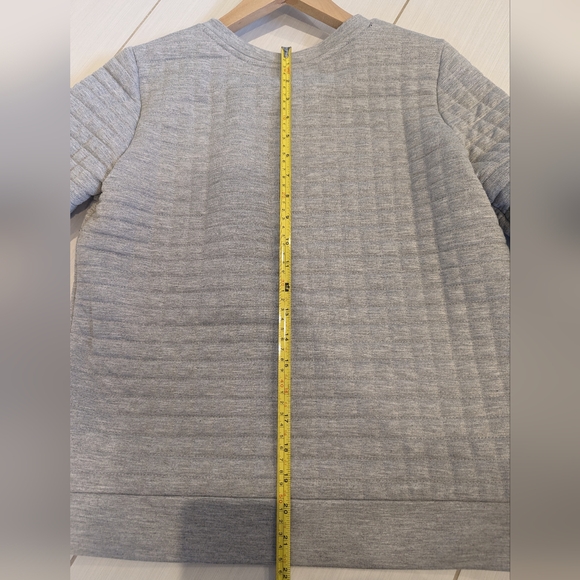 Club Monaco light GREY quilted sweater Sz Small - Picture 9 of 9